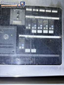 Linha de envase Tetra Pak TBA 19 com aplicadora de canudinho e encaixotadora Cardboard