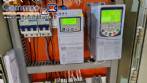 Rosca alimentadora transportadora helicoidal inclinada com silo receptor em inox Maqinox