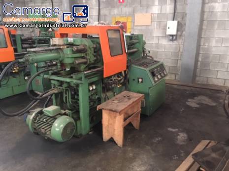 Injetora de pl�stico Semeraro