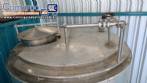 Tanque em inox isolado para 7.500 L com agita��o