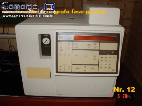 Cromat�grafo a g�s com integrador e colunas