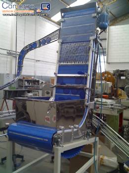 Elevador alimentador posicionador e tampadora por pressão SLP Indústria de Máquinas